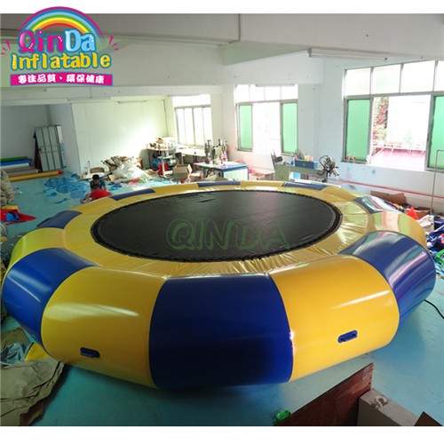 Inflatable Water trampoline floating water jumping bed