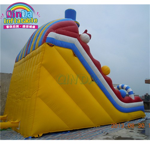 Lovely kids clown inflatable bouncy castle with slide